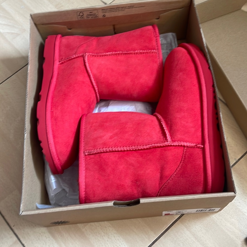 Brand new classic Uggs